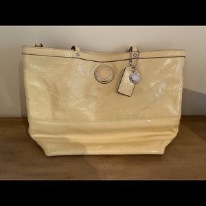 Brand new Coach bag. Never used. Excellent condition. Soft cream yellow color